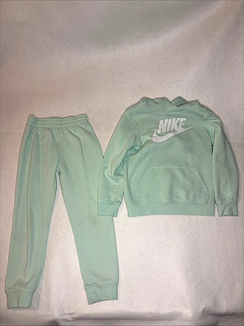 Nike Girls Size 7 Green Hoodie Jogger Set Like New